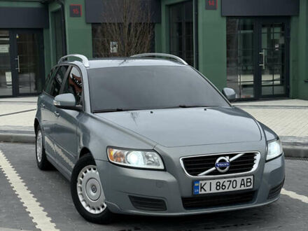 Серый Вольво В50, объемом двигателя 1.56 л и пробегом 236 тыс. км за 7300 $, фото 1 на Automoto.ua