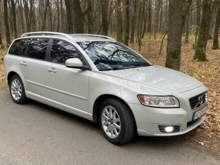 Вольво V50 2011 у Луцьку на Automoto.ua Сірий Вольво V50, об'ємом двигуна 1.6 л та пробігом 260 тис. км за 8500 $, фото 1 на Automoto.ua