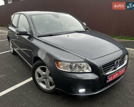 Серый Вольво В50, объемом двигателя 2 л и пробегом 205 тыс. км за 9200 $, фото 1 на Automoto.ua
