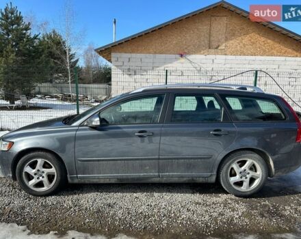 Серый Вольво В50, объемом двигателя 1.6 л и пробегом 206 тыс. км за 8500 $, фото 1 на Automoto.ua