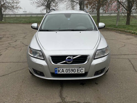 Серый Вольво В50, объемом двигателя 1.56 л и пробегом 220 тыс. км за 6800 $, фото 1 на Automoto.ua