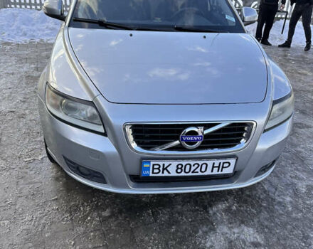 Серый Вольво В50, объемом двигателя 1.56 л и пробегом 263 тыс. км за 7800 $, фото 1 на Automoto.ua
