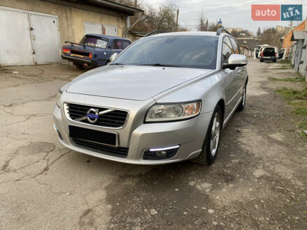 Вольво V50 2011 у Чернівцях на Automoto.ua Сірий Вольво V50, об'ємом двигуна 1.56 л та пробігом 230 тис. км за 8900 $, фото 1 на Automoto.ua