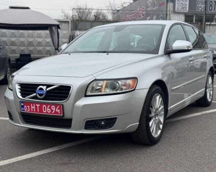 Серый Вольво В50, объемом двигателя 2 л и пробегом 258 тыс. км за 10200 $, фото 1 на Automoto.ua