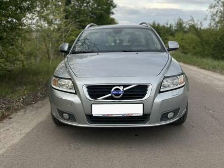 Вольво V50 2011 у Вараш (Кузнецовськ) на Automoto.ua Сірий Вольво V50, об'ємом двигуна 1.56 л та пробігом 285 тис. км за 8200 $, фото 1 на Automoto.ua