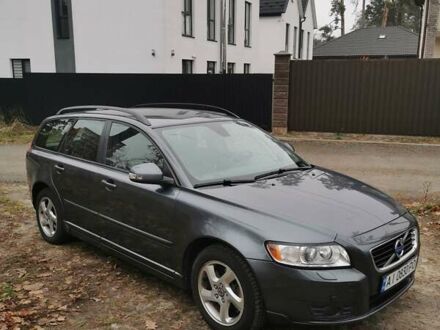 Серый Вольво В50, объемом двигателя 2 л и пробегом 240 тыс. км за 9600 $, фото 1 на Automoto.ua