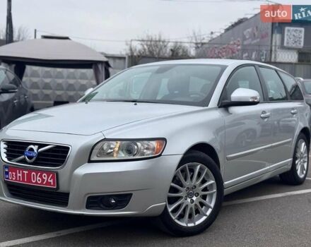 Серый Вольво В50, объемом двигателя 2 л и пробегом 258 тыс. км за 10200 $, фото 1 на Automoto.ua