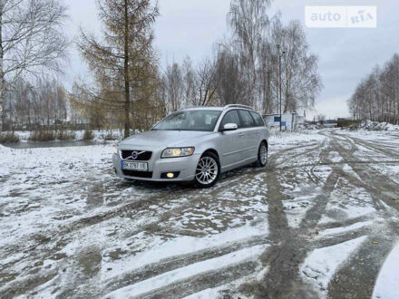 Серый Вольво В50, объемом двигателя 1.6 л и пробегом 310 тыс. км за 7600 $, фото 1 на Automoto.ua