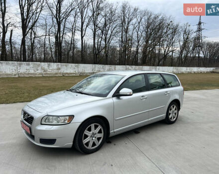 Серый Вольво В50, объемом двигателя 2 л и пробегом 250 тыс. км за 9350 $, фото 1 на Automoto.ua