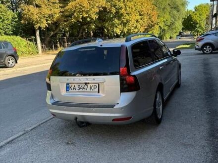 Серый Вольво В50, объемом двигателя 1.56 л и пробегом 282 тыс. км за 6500 $, фото 1 на Automoto.ua