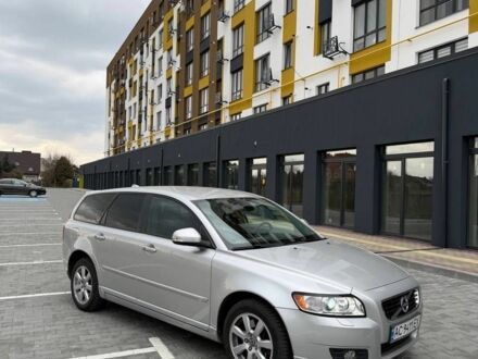 Серый Вольво В50, объемом двигателя 2 л и пробегом 283 тыс. км за 8700 $, фото 1 на Automoto.ua