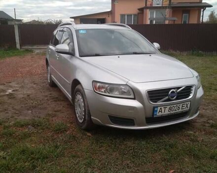 Серый Вольво В50, объемом двигателя 1.56 л и пробегом 266 тыс. км за 7000 $, фото 1 на Automoto.ua