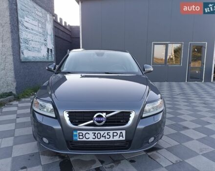 Серый Вольво В50, объемом двигателя 1.56 л и пробегом 310 тыс. км за 7800 $, фото 1 на Automoto.ua
