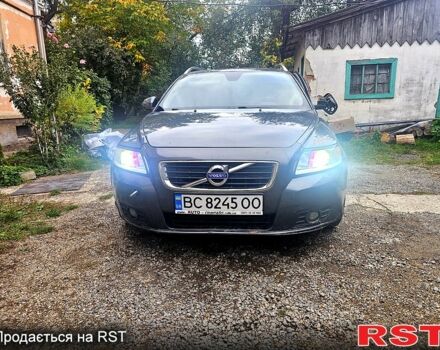 Серый Вольво В50, объемом двигателя 1.6 л и пробегом 233 тыс. км за 4500 $, фото 1 на Automoto.ua