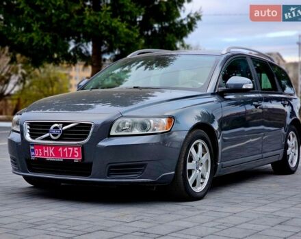 Серый Вольво В50, объемом двигателя 1.6 л и пробегом 200 тыс. км за 7900 $, фото 1 на Automoto.ua