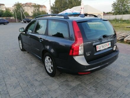 Вольво V50 2012 у Здолбунове на Automoto.ua Сірий Вольво V50, об'ємом двигуна 0 л та пробігом 197 тис. км за 7999 $, фото 1 на Automoto.ua