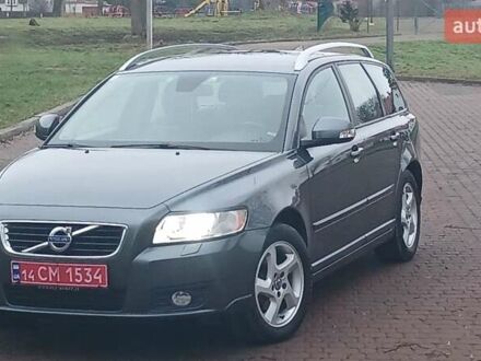 Серый Вольво В50, объемом двигателя 1.6 л и пробегом 225 тыс. км за 8999 $, фото 1 на Automoto.ua