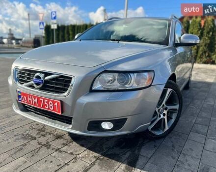 Серый Вольво В50, объемом двигателя 1.6 л и пробегом 245 тыс. км за 8350 $, фото 1 на Automoto.ua
