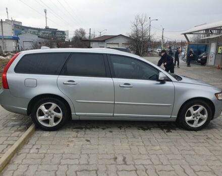 Серый Вольво В50, объемом двигателя 1.6 л и пробегом 331 тыс. км за 7558 $, фото 1 на Automoto.ua