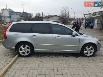 Серый Вольво В50, объемом двигателя 1.56 л и пробегом 331 тыс. км за 7600 $, фото 1 на Automoto.ua