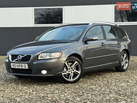 Серый Вольво В50, объемом двигателя 1.6 л и пробегом 228 тыс. км за 8950 $, фото 1 на Automoto.ua