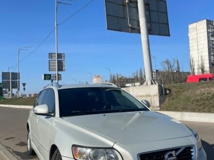 Сірий Вольво V50, об'ємом двигуна 1.6 л та пробігом 325 тис. км за 6450 $, фото 1 на Automoto.ua