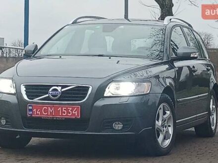 Серый Вольво В50, объемом двигателя 0 л и пробегом 225 тыс. км за 8750 $, фото 1 на Automoto.ua