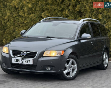Серый Вольво В50, объемом двигателя 1.6 л и пробегом 222 тыс. км за 8500 $, фото 1 на Automoto.ua