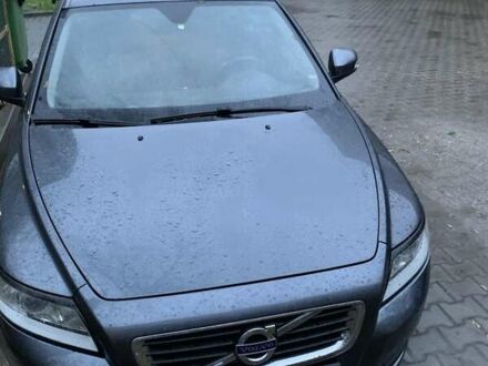 Серый Вольво В50, объемом двигателя 1.56 л и пробегом 294 тыс. км за 8500 $, фото 1 на Automoto.ua