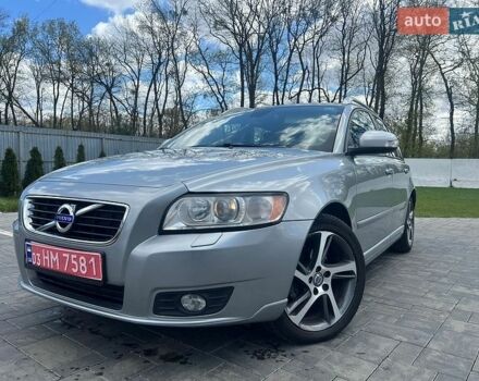 Серый Вольво В50, объемом двигателя 1.6 л и пробегом 248 тыс. км за 7850 $, фото 1 на Automoto.ua
