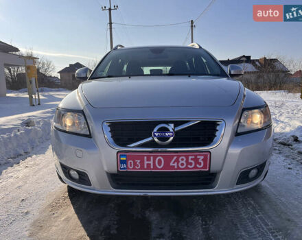 Серый Вольво В50, объемом двигателя 1.6 л и пробегом 248 тыс. км за 8500 $, фото 1 на Automoto.ua