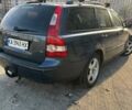 Синий Вольво В50, объемом двигателя 2.44 л и пробегом 320 тыс. км за 5500 $, фото 1 на Automoto.ua