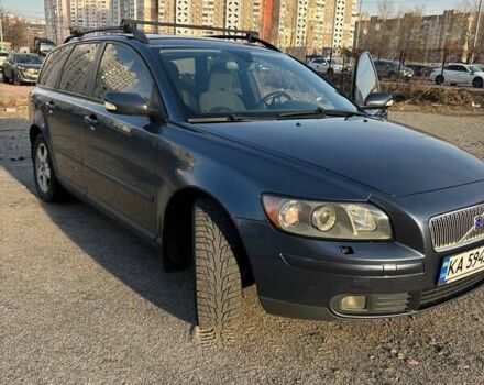 Синий Вольво В50, объемом двигателя 2.44 л и пробегом 320 тыс. км за 5500 $, фото 3 на Automoto.ua