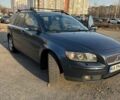 Синий Вольво В50, объемом двигателя 2.44 л и пробегом 320 тыс. км за 5500 $, фото 3 на Automoto.ua