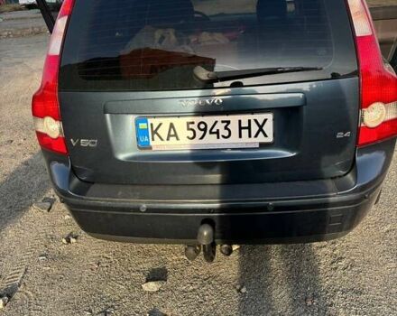 Синий Вольво В50, объемом двигателя 2.44 л и пробегом 320 тыс. км за 5500 $, фото 4 на Automoto.ua