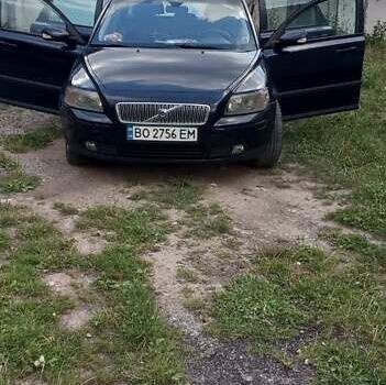 Синий Вольво В50, объемом двигателя 2 л и пробегом 300 тыс. км за 4400 $, фото 1 на Automoto.ua