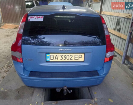 Синий Вольво В50, объемом двигателя 1.8 л и пробегом 307 тыс. км за 6300 $, фото 2 на Automoto.ua