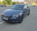 Синий Вольво В50, объемом двигателя 2.44 л и пробегом 326 тыс. км за 5500 $, фото 1 на Automoto.ua