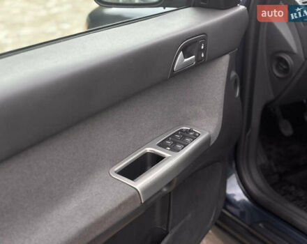 Синий Вольво В50, объемом двигателя 1.6 л и пробегом 312 тыс. км за 4750 $, фото 18 на Automoto.ua