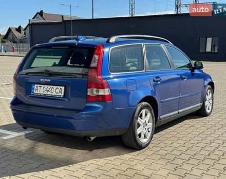 Синий Вольво В50, объемом двигателя 2.4 л и пробегом 375 тыс. км за 6700 $, фото 4 на Automoto.ua