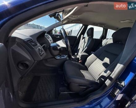 Синий Вольво В50, объемом двигателя 2.4 л и пробегом 375 тыс. км за 6700 $, фото 7 на Automoto.ua