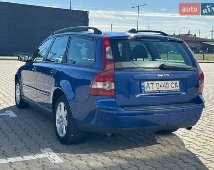 Синий Вольво В50, объемом двигателя 2.4 л и пробегом 375 тыс. км за 6700 $, фото 5 на Automoto.ua