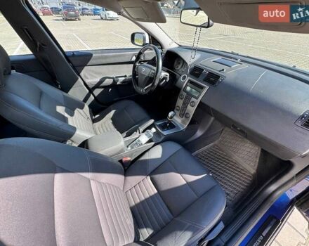 Синий Вольво В50, объемом двигателя 2.4 л и пробегом 375 тыс. км за 6700 $, фото 8 на Automoto.ua