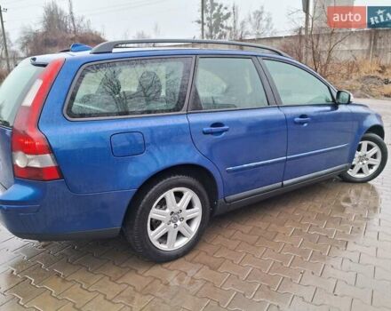 Синий Вольво В50, объемом двигателя 2.4 л и пробегом 283 тыс. км за 8700 $, фото 1 на Automoto.ua