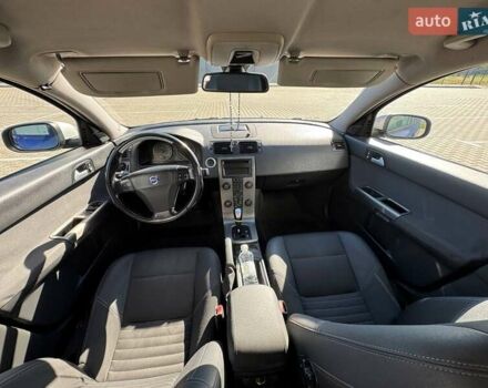 Синий Вольво В50, объемом двигателя 2.4 л и пробегом 375 тыс. км за 6700 $, фото 10 на Automoto.ua
