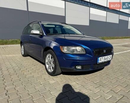 Синий Вольво В50, объемом двигателя 2.4 л и пробегом 375 тыс. км за 6700 $, фото 3 на Automoto.ua