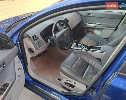 Вольво В50 2009 в Ровно на Automoto.ua Синий Вольво В50, объемом двигателя 2 л и пробегом 205 тыс. км за 8200 $, фото 5 на Automoto.ua