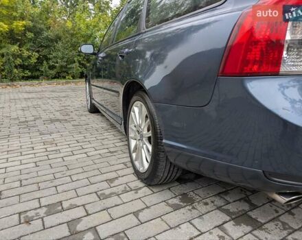 Синий Вольво В50, объемом двигателя 2.5 л и пробегом 235 тыс. км за 7900 $, фото 1 на Automoto.ua