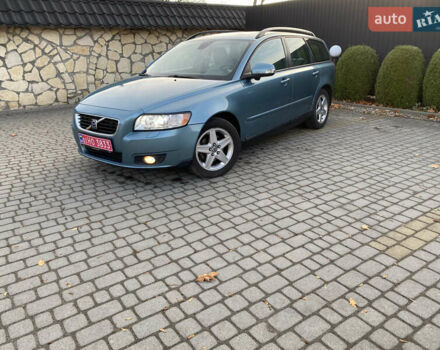 Синий Вольво В50, объемом двигателя 1.6 л и пробегом 212 тыс. км за 7200 $, фото 1 на Automoto.ua