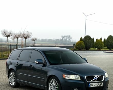 Синий Вольво В50, объемом двигателя 1.6 л и пробегом 250 тыс. км за 8800 $, фото 2 на Automoto.ua